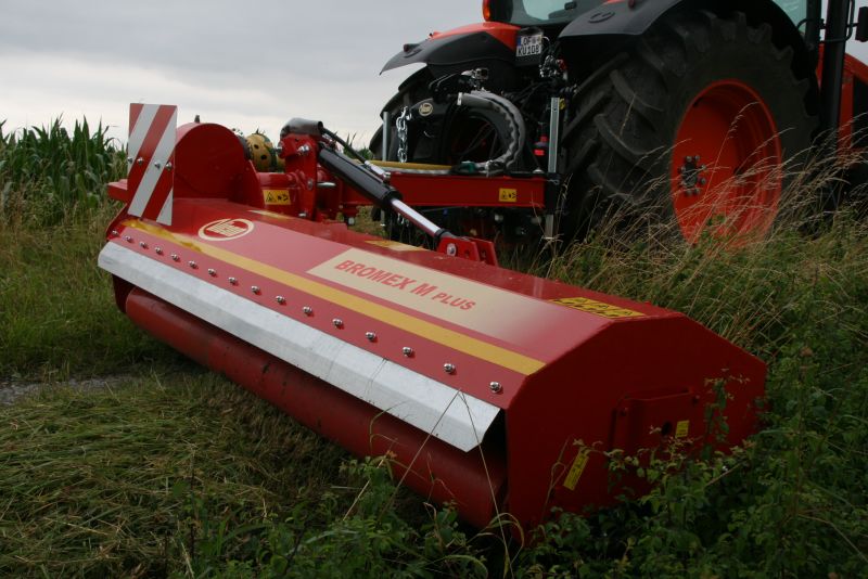 Choppers - VICON BROMEX M PLUS, suitable for road maintenance, clearing out field edges, ditches and hedges. High performance with front and rear choppers