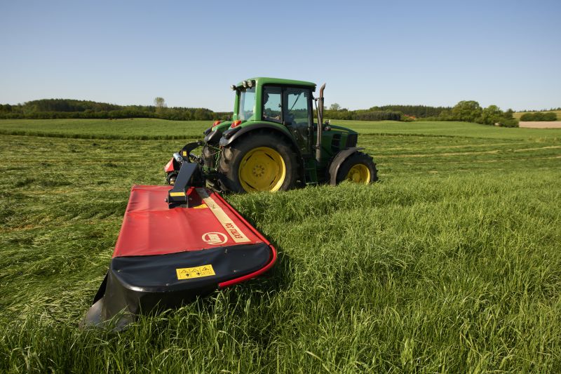 Plain Mowers - VICON EXTRA 328 - 332 - 336 - 340 - REAR MOUNTED DISC MOWERS, vertical and safe transportation, attractive for smaller farms