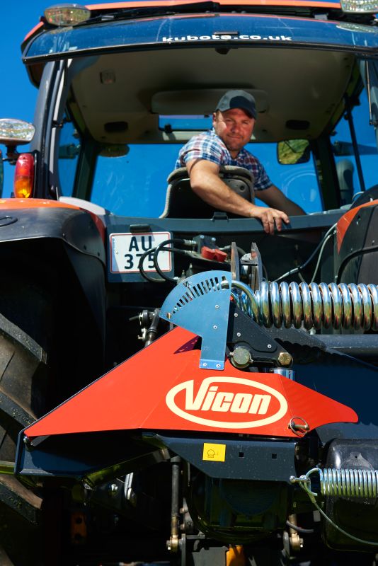 Plain Mowers - VICON EXTRA 328 - 332 - 336 - 340 - REAR MOUNTED DISC MOWERS, vertical and safe transportation, attractive for smaller farms