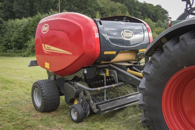 Fixed Chamber round balers - VICON RF 4225, maximal capacity in all crop conditions, the system ensures maximal bale rotation