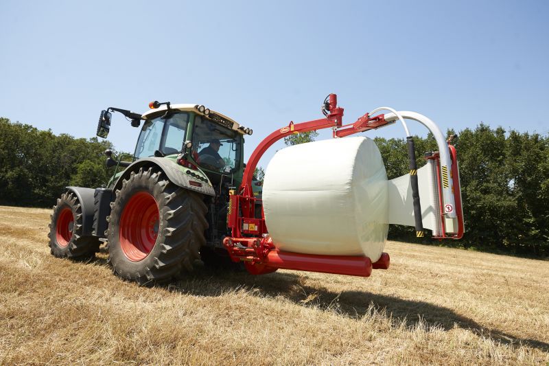 Bale Wrappers - VICON BW 2250, wrap on the move with easy and gentle self-loading of the bales