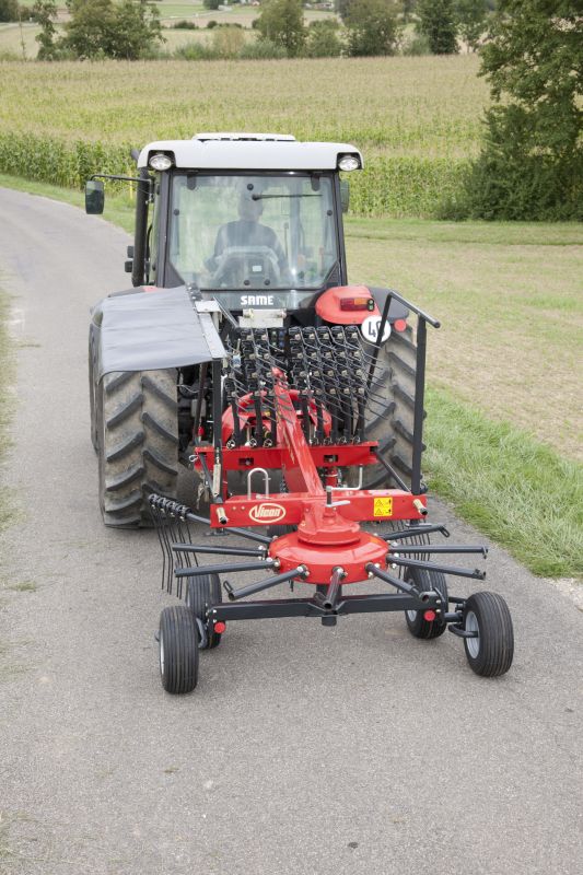 Single Rotor Rakes - VICON ANDEX 323-353-394-424T-434-474T, designed for low power tractors, but still provides great working width