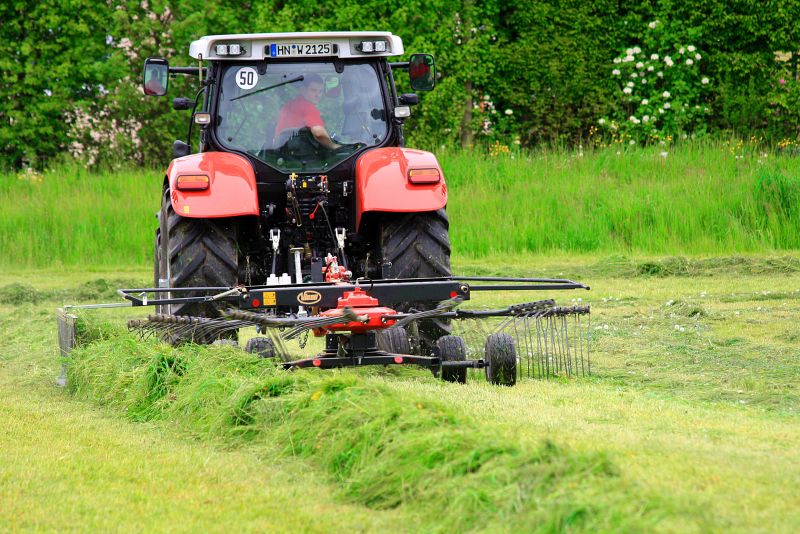 Single Rotor Rakes - VICON ANDEX 323-353-394-424T-434-474T, designed for low power tractors, but still provides great working width