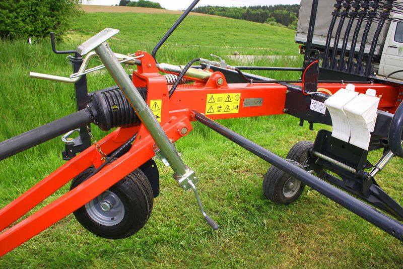 Single Rotor Rakes - VICON ANDEX 323-353-394-424T-434-474T, designed for low power tractors, but still provides great working width