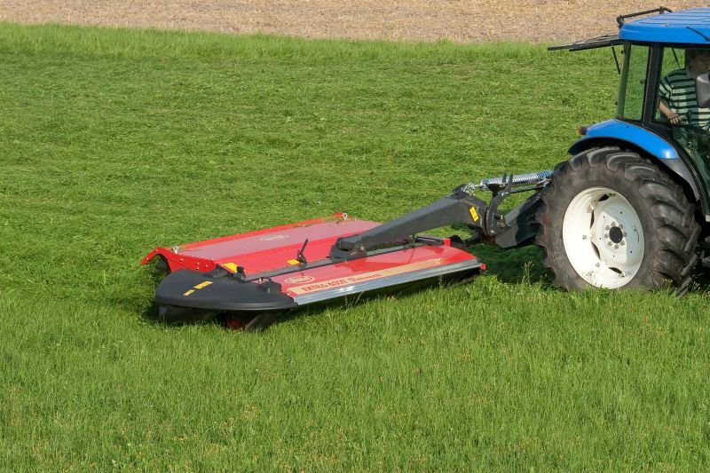 Mower Conditioners - VICON EXTRA 624T - 628T/R - 632T FARMER, tine conditiong with hydraulic spring adjustments also slim design for efficient during operation