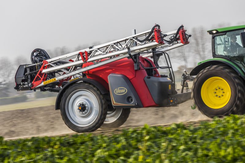 Kverneland iXtrack T3, compact sprayer, stable and precise with intelligent technology