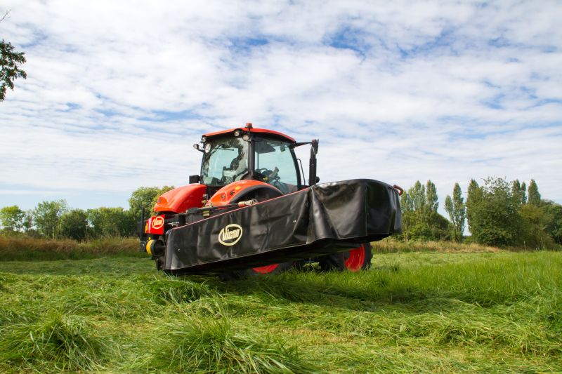 Plain Mowers - VICON EXTRA 432H - 436H - 440H - REAR MOUNTED DISC MOWERS, a disc mower with hydraulic suspension and high performance during field operation