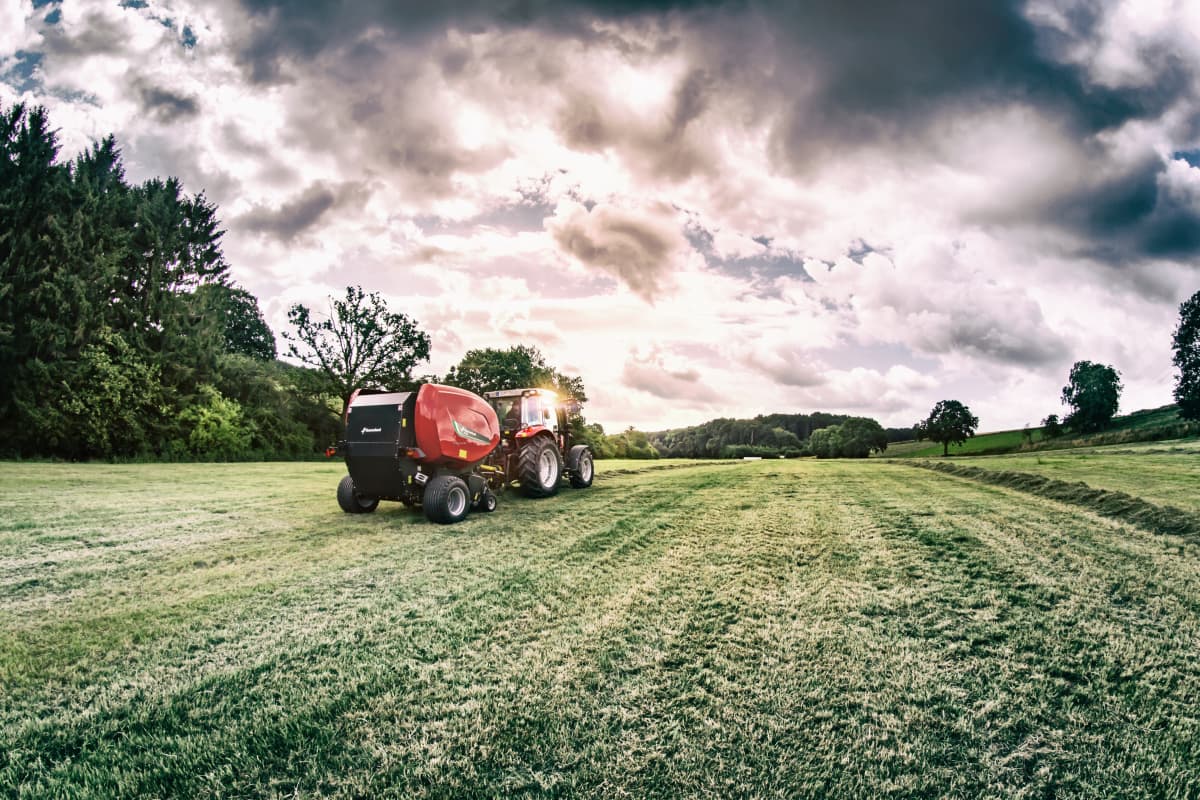 Fixed Chamber round balers - Kverneland 6250 Plus, designed for optimal flexibility and providing perfectly shaped bales