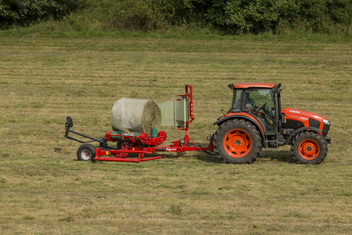 Round Bale Wrappers - Kverneland 7730, made for smaller tractors but still fully atuomatic