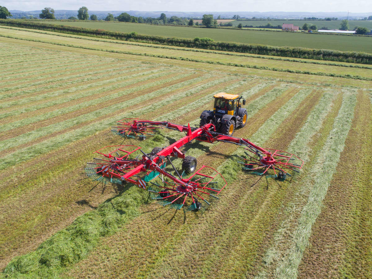 Andaineurs à quatre rotors - Kverneland 97150 C, pression au sol optimale avec un rendement et une capacité élevés