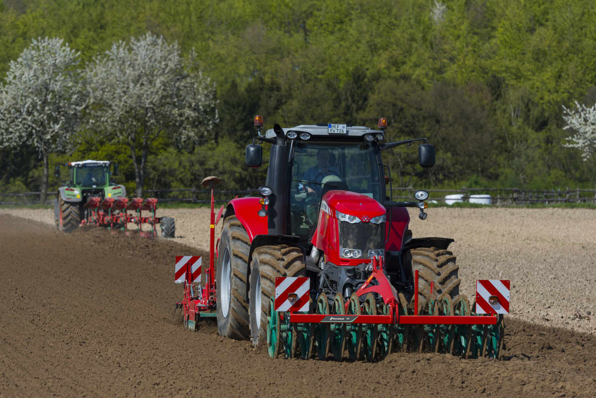 Packers - Kverneland Front Soil Packer, optimal productivity, robust and easy to maneuver during operating on field