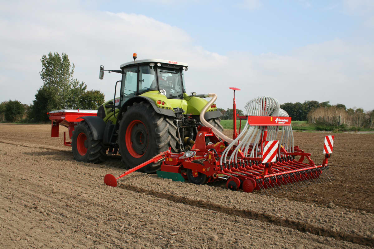 Kverneland DF1, balanced and flexibility on field while seeding