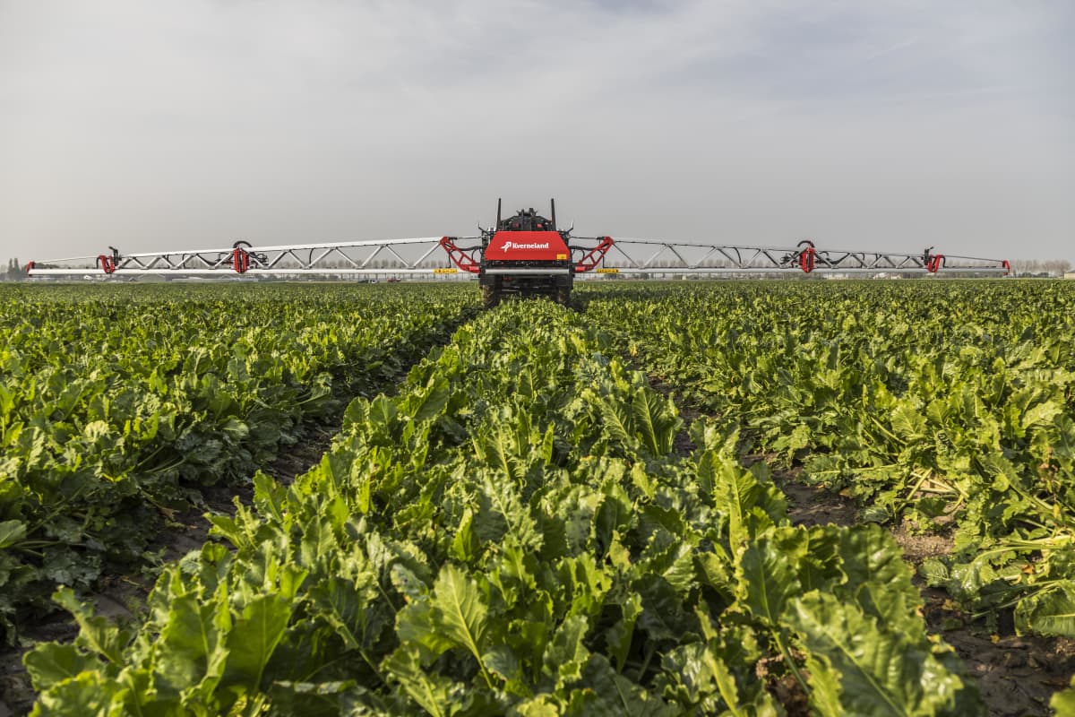 Kverneland iXtrack T3, compact sprayer, stable and precise with intelligent technology