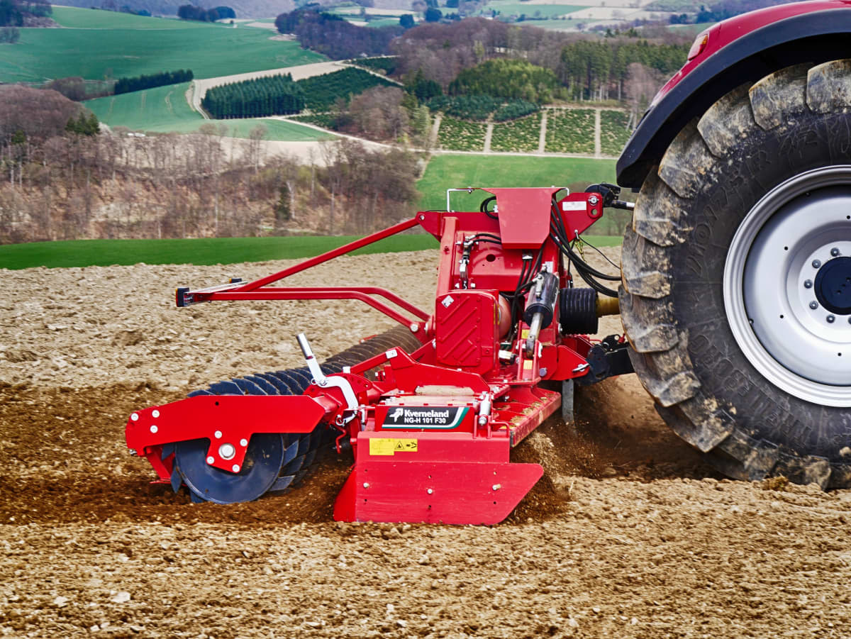 Kverneland F30 meant for large scale harrowing, performs efficient even with low weith