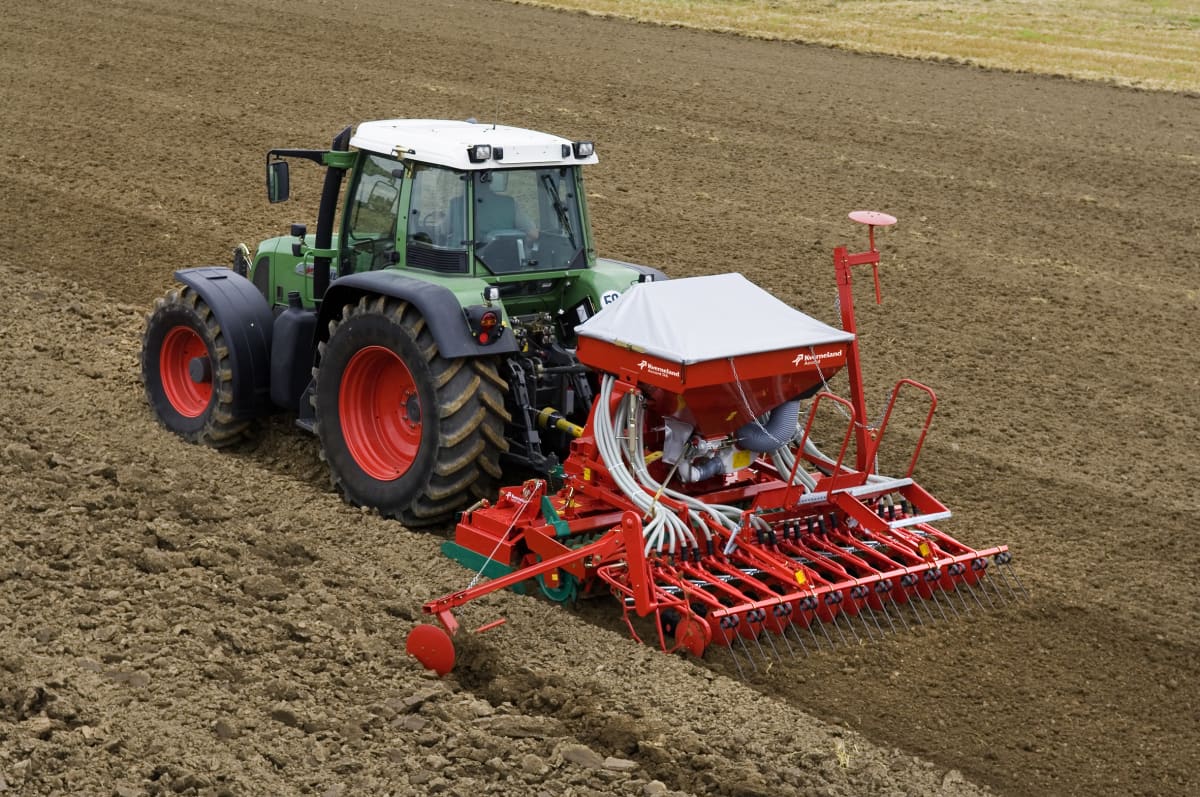 Pneumatic seed drills - Kverneland DA, ISOBUS provides optimal solutions during field operations