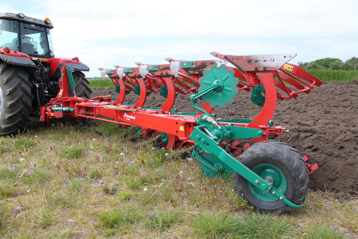 Reversible Mounted Ploughs- Kverneland ED LD customized for medium to heavy soil conditions