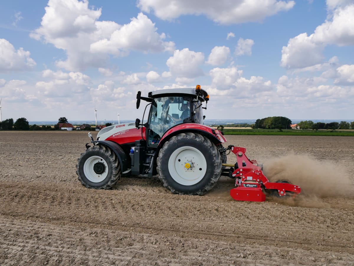 Kverneland M series, medium sized, reliabale with long life time and perfect soil levelling