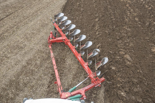 Kverneland PN RN easy to adjust and cost efficient ploughing,  semi-mounted reversible plough