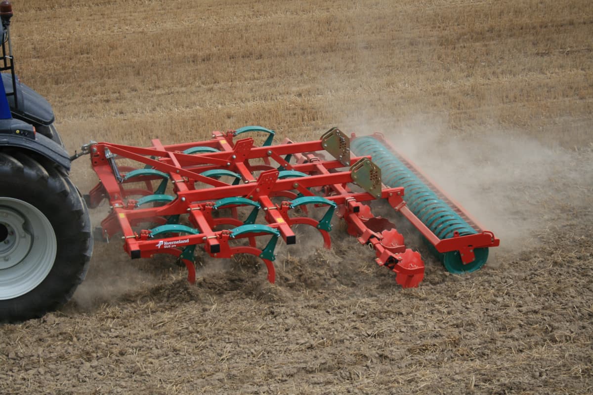 Stubble Cultivators - Kverneland-Cultivator-CLC-pro designed to work with powerful tractors