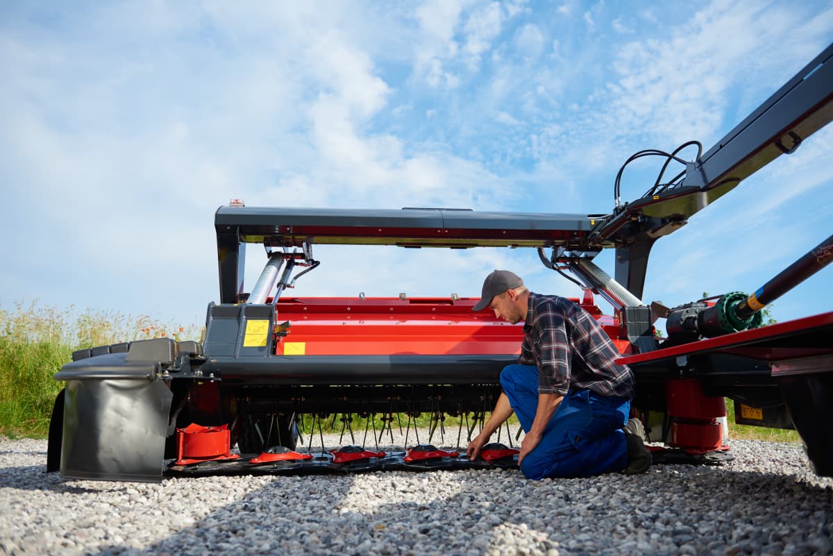 Mower Conditioners - Kverneland EXTRA 900, Unique Suspension providing Outstanding Ground Following