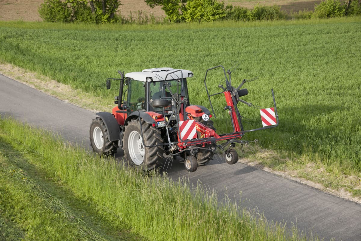 Mounted Tedders - VICON FANEX 464 - 524T - 524, folded and transported safe and efficient by tractor