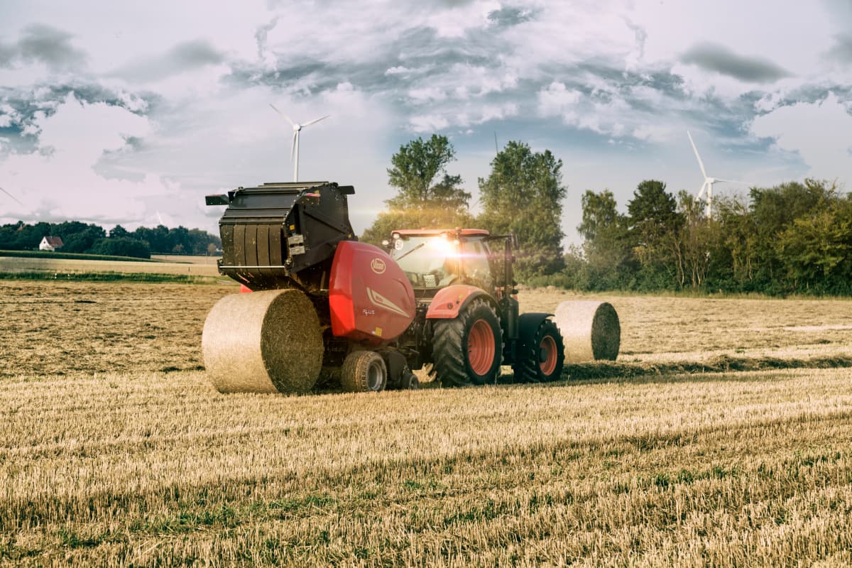 Variable Chamber round balers - VICON RV 5216 - 5220 PLUS, high performance during field operation