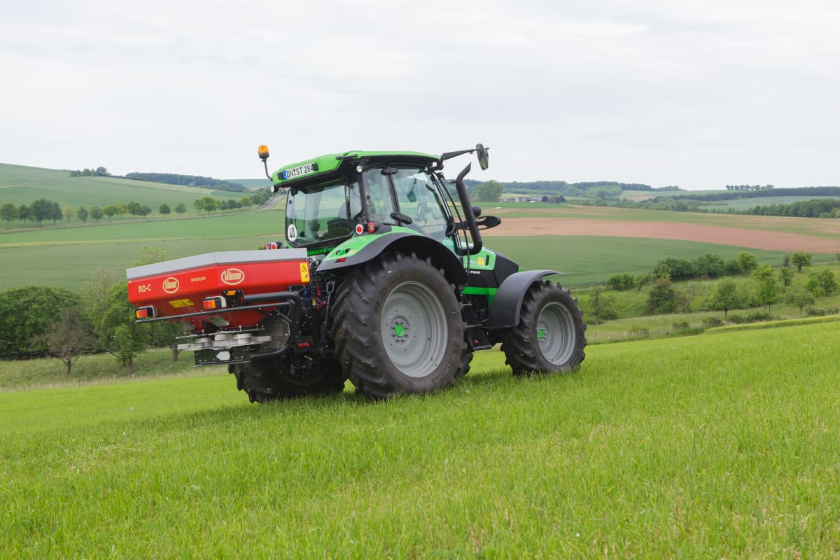 Spreading Equipment - Vicon RotaFlow RO-C, small and compact spreader, fits all tractors and makes spreading easy during operating on field