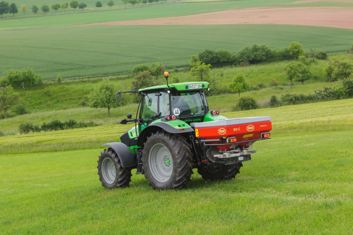 Spreading Equipment - Vicon RotaFlow RO-C, small and compact spreader, fits all tractors and makes spreading easy during operating on field