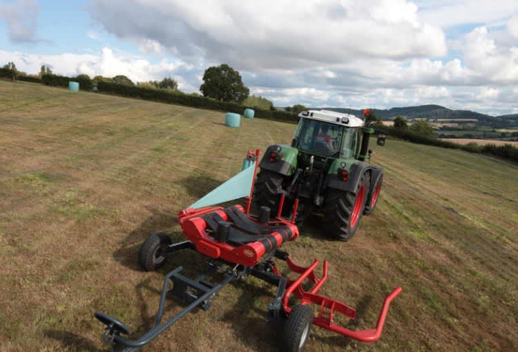 Bale Wrappers - VICON BW 2400, Operating efficiently on field behind tractor