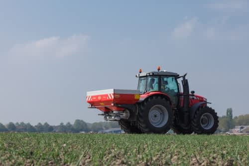 Disc Spreaders - Vicon RotaFlow RO-XL, operating effectively during operation on field