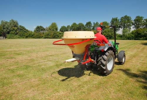 pendulum spreaders - vicon superflow ps225 multi-functional spreader, compact and optimal for small fields and areas