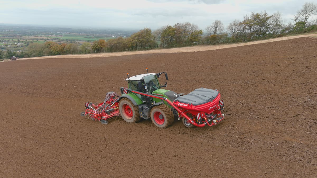 Kverneland - Kverneland Rotago F power harrow with f-drill CB F