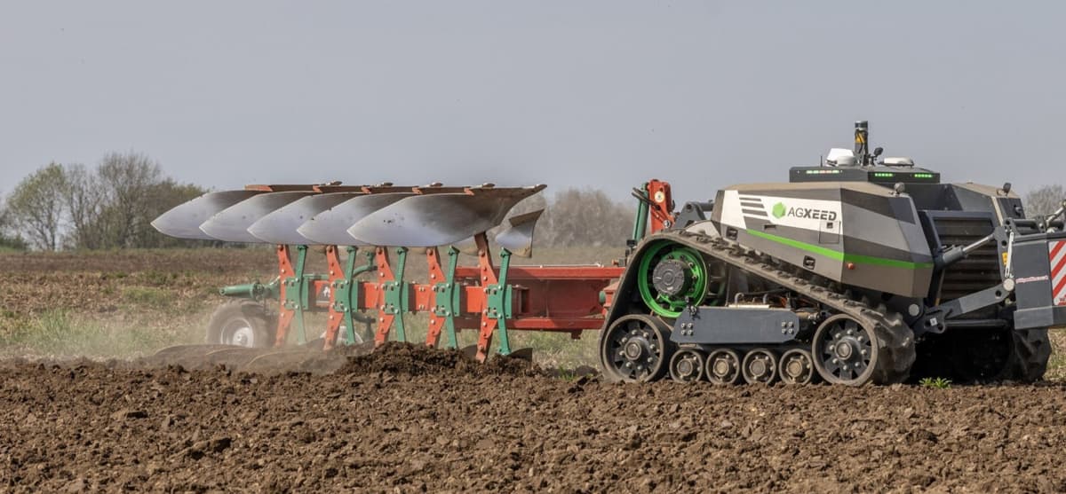 Kverneland sets autonomous ploughing world record with AgXeed 