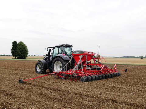 Kverneland - TS-DRILL 5,0M E-BAS 40 REJASKvernelandts-drill 5,0m e-bas 40 rejas con ruedas de consolidaciónDesde 37.000€ + IVA