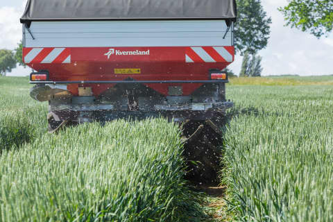 Kverneland - Épandage d’engrais et conditions climatiques : maîtriser l’hygrométrie et le vent pour une précision optimale. 