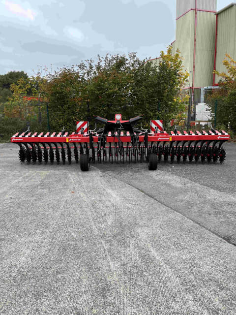 Kverneland Helios 2064 F rotary hoe 