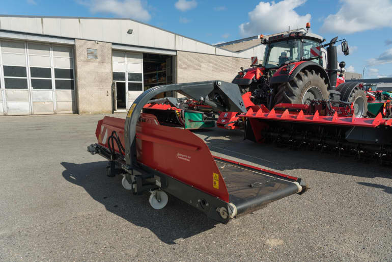 Mower Conditioners - Kverneland 53100 BX, QuattroLink suspension, hydraulic adjustment, BX belt solution and butterfly mower combination