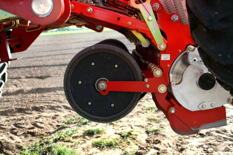 Kverneland Miniair Nova pneumatic precision seed drill for a large variety of natural, coated or pelleted seeds