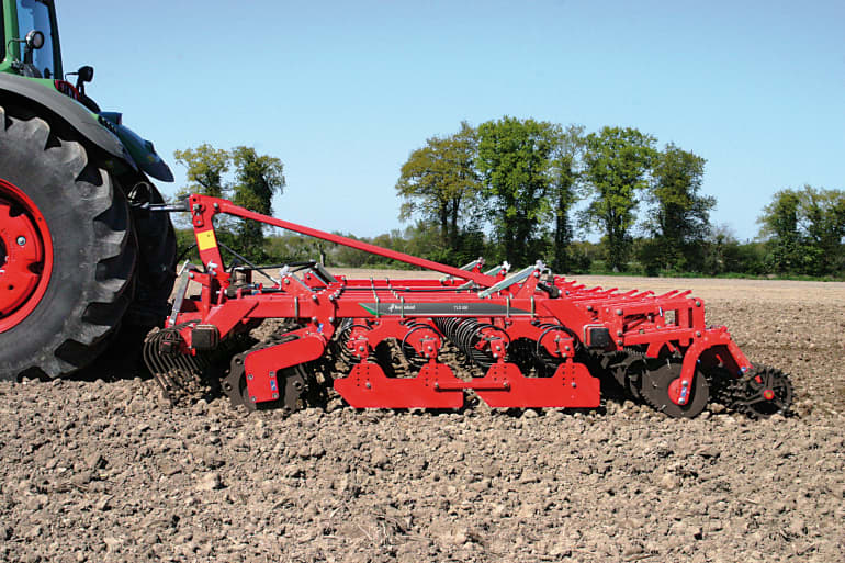 Seedbed Cultivators - Kverneland TLG optimized for root vegetables