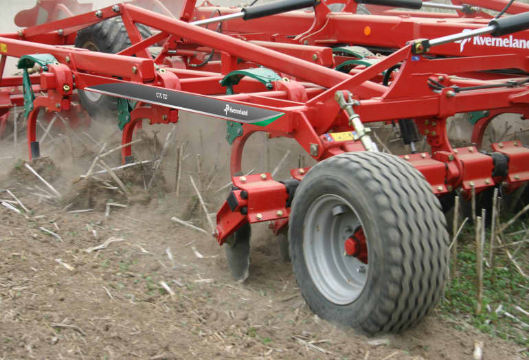 Kverneland-CTC-stubble-cultivator-field-0004