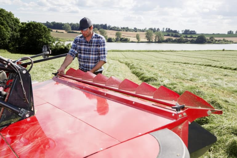 Spreading and Swathing