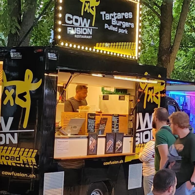 Cow Fusion on the Road - Food Trucks in 26, Rue de Saint-Nicolas, Neuchâtel, 2000, Suisse