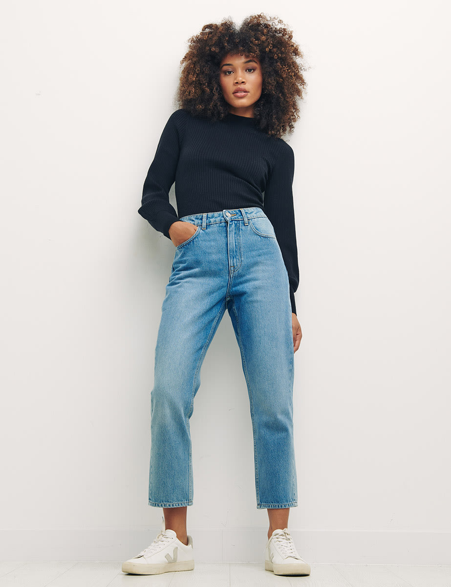 Cropped Straight Mid-Rise Jean in Mid Wash