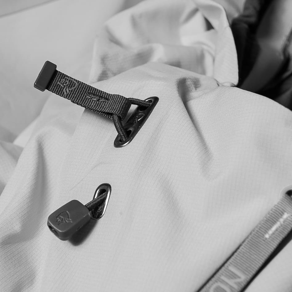 Technical details One-hand hem adjustment