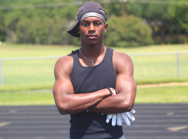 Texas wide receiver Evan Stewart holds an offer from Michigan Wolverines football recruiting, Jim Harbaugh.