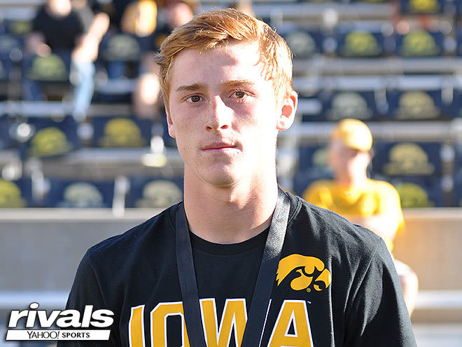 HawkeyeReport - New 2019 Offer: QB Max Duggan