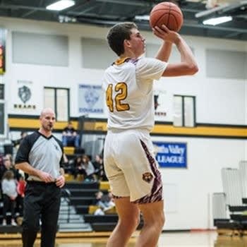 Michigan Wolverines basketball coach Juwan Howard is targeting Minnesota prospect Will Tschetter.