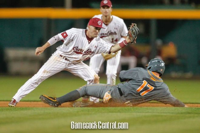 Marcus Mooney eyes a sliding Tennessee player