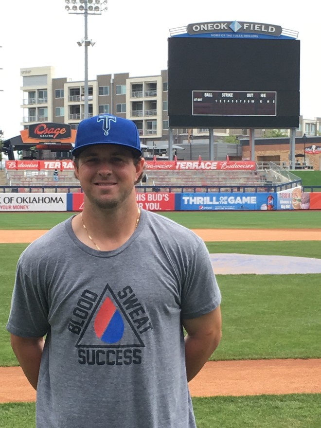 Tom Glavine shows up to watch Auburn baseball at SEC Tournament