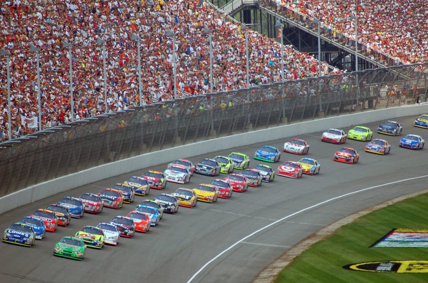 How to Watch NASCAR for Free? Streaming Hacks and Free Trial Options